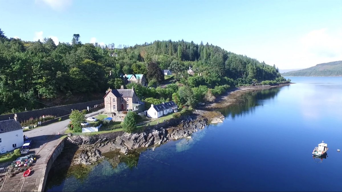 Fantastic lochside location overlooking Loch Carron